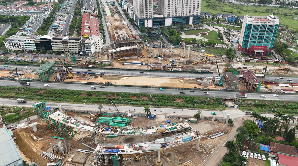 Tiến độ thi công thực tế nút giao lập thể Vành đai 3.5 và Đại lộ Thăng Long tháng 4/2026.