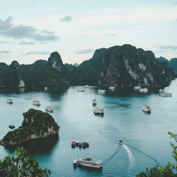 Huyền Thoại Về Những Người Khổng Lồ Đá Vôi