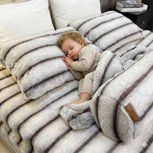 350-gsm-rabbit-plush-bedding-set-lasante-2