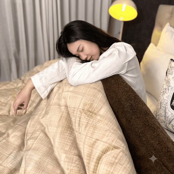 lasante-cocoa-velvet-3-layer-winter-blanket-3