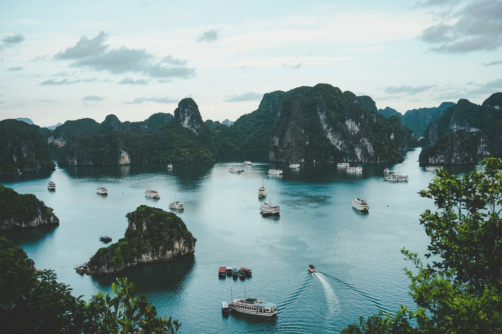 Vịnh Lan Hạ & những bãi tắm hoang sơ