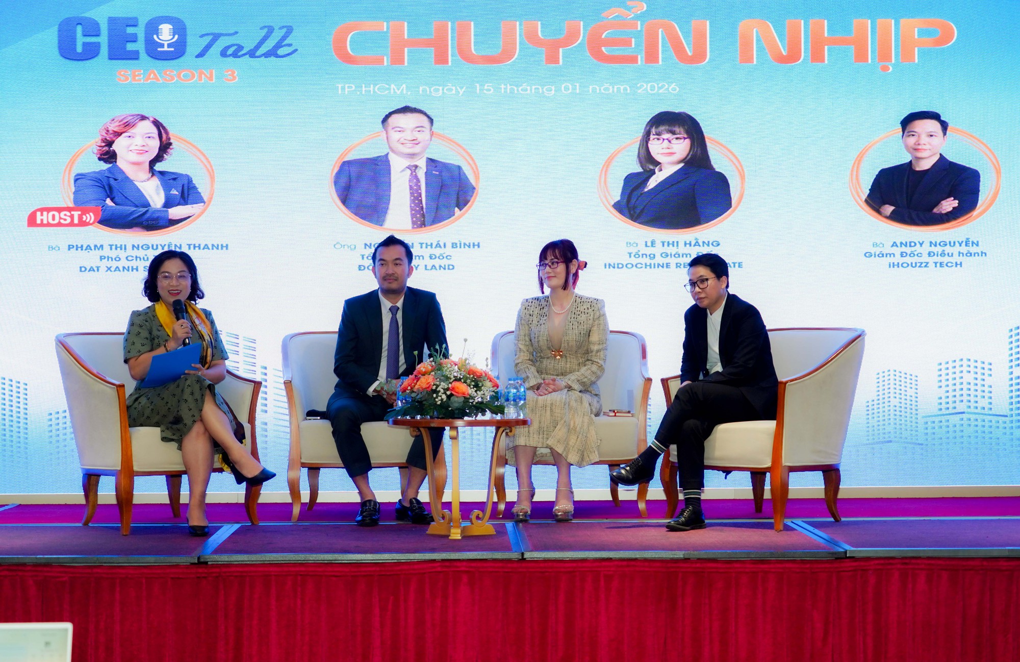Bà Phạm Thị Nguyên Thanh – Phó Chủ tịch Dat Xanh Services dẫn dắt buổi CEO Talk bàn về thị trường BĐS năm 2025-2026.
