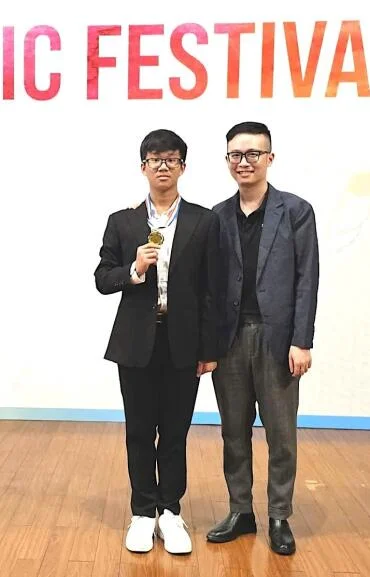 MỘT LẦN BƯỚC LÊN SÂN KHẤU, CON MANG VỀ NHIỀU HƠN CẢ MỘT TẤM HUY CHƯƠNG