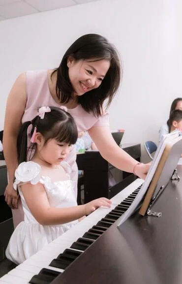 Vì sao trẻ 4 tuổi không nên học những bản nhạc "rút gọn" dành cho người lớn