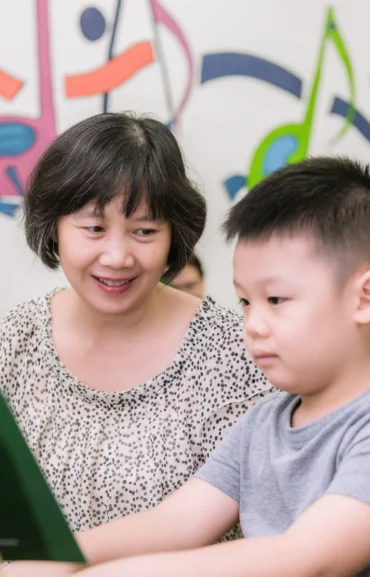 KHÁNH MINH - HÀNH TRÌNH TỪ CẬU BÉ HIẾU ĐỘNG ĐẾN CHỨNG CHỈ TRINITY COLLEGE LONDON VÀ NHỮNG GIẢI THƯỞNG ÂM NHẠC