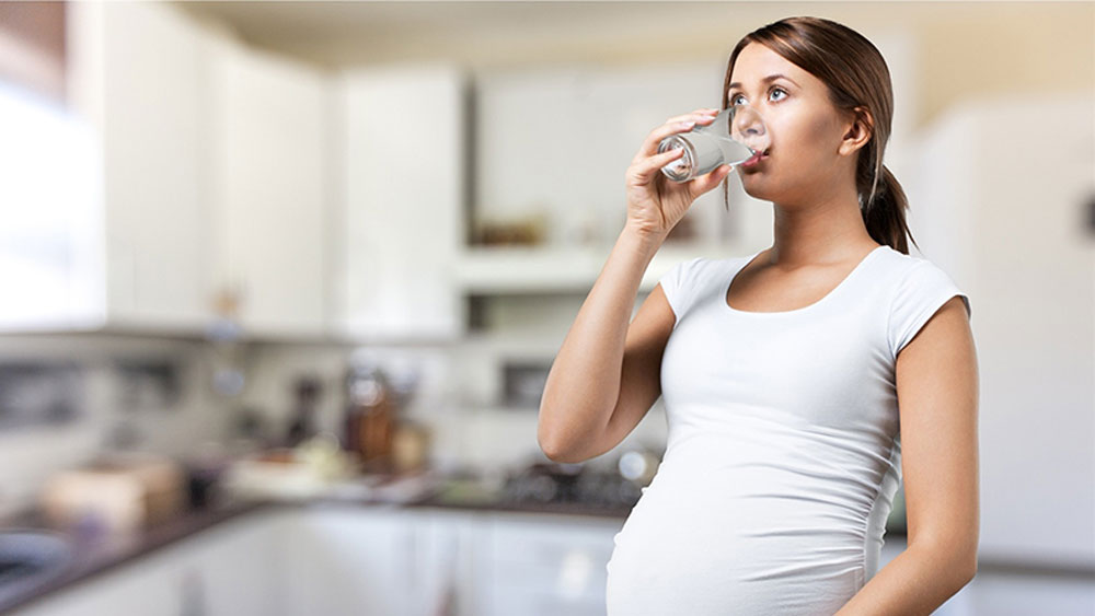 Bà bầu uống nước lọc nhiều có tốt không? Uống thế nào để tốt?