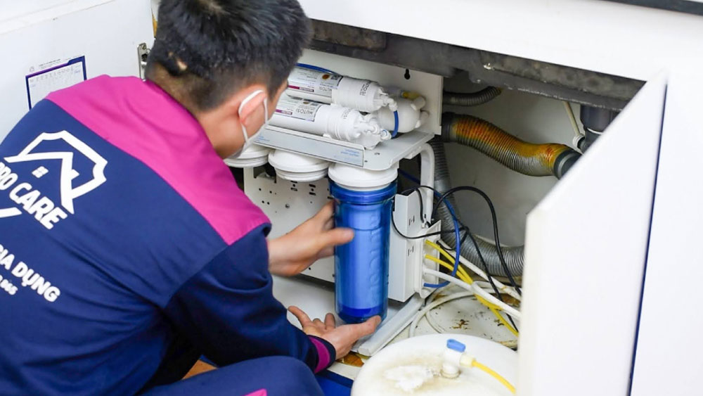 Thay lõi máy lọc nước nóng lạnh khi nào và cách thay tại nhà đơn giản