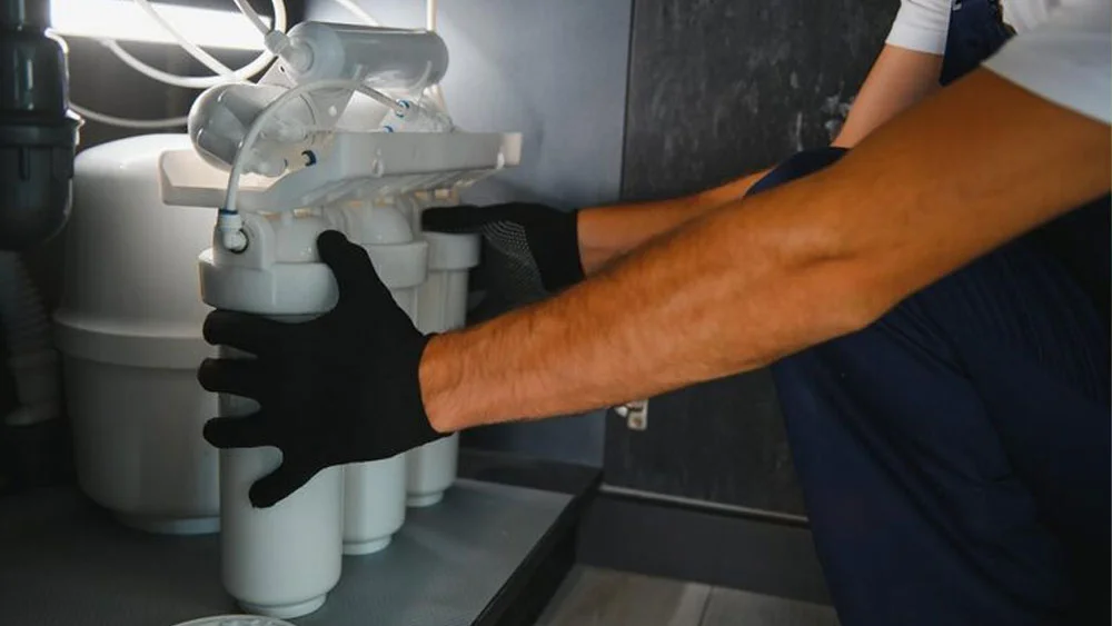 Máy lọc nước nóng lạnh bị rỉ nước - 7 nguyên nhân và cách khắc phục