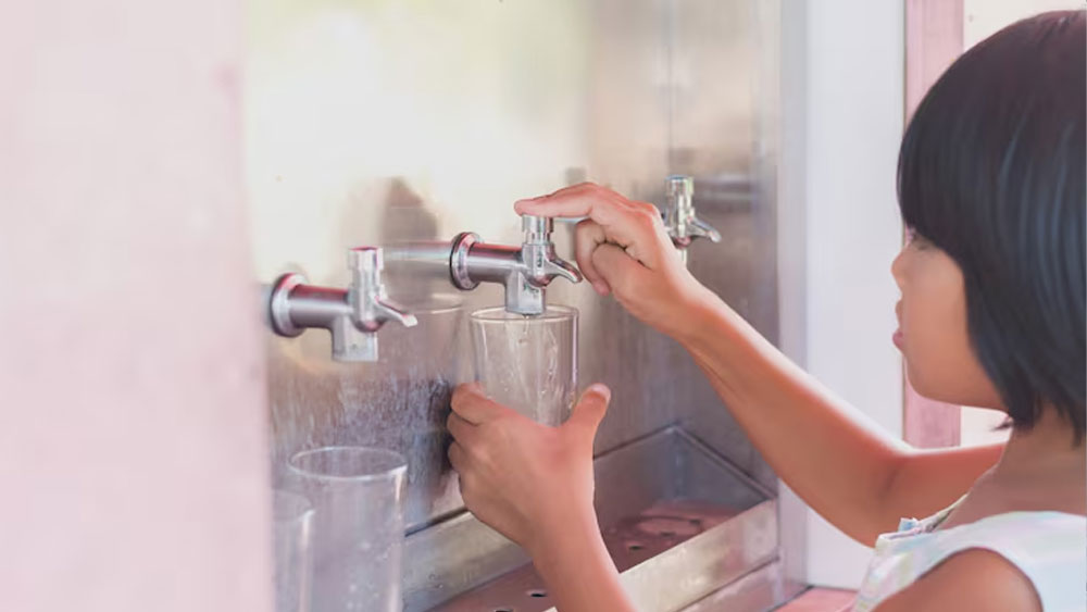 Có nên uống nước trực tiếp từ máy lọc nước? Câu trả lời từ chuyên gia