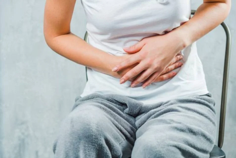 1-nguyen-nhan-khien-ban-bi-tieu-chay-khi-uong-nuoc-kiem