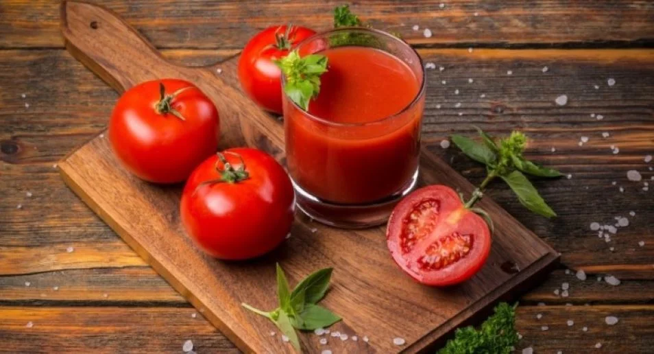 Tomato juice contains high levels of vitamin C.