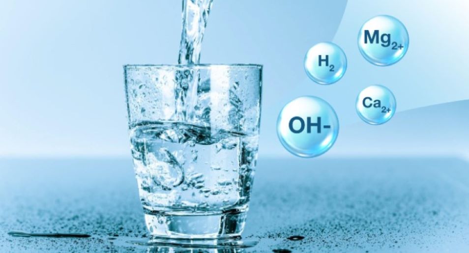 Nước ion kiềm là gì? So sánh với nước tinh khiết thông thường