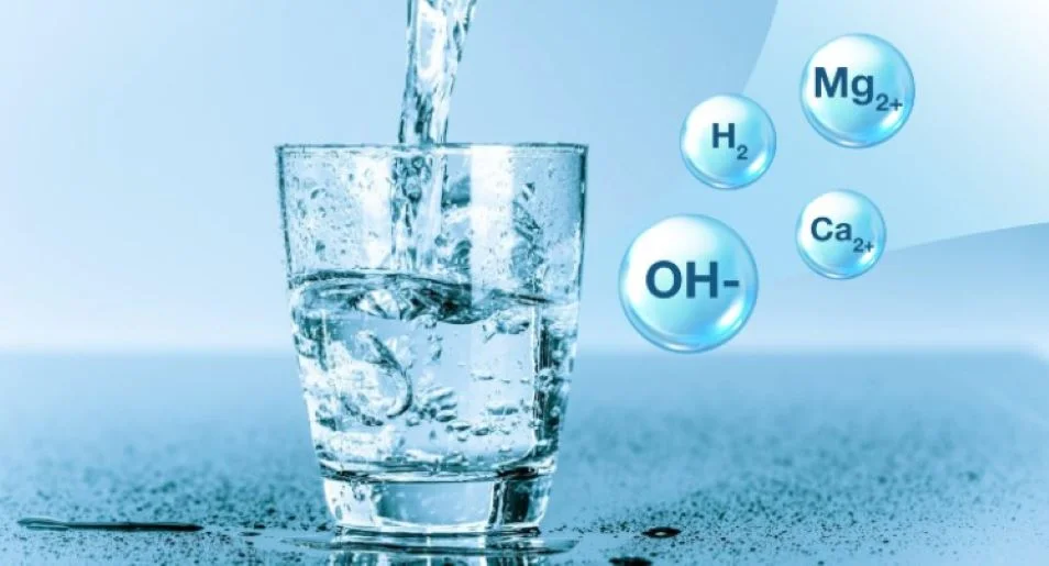 Nước ion kiềm là gì? So sánh với nước tinh khiết thông thường