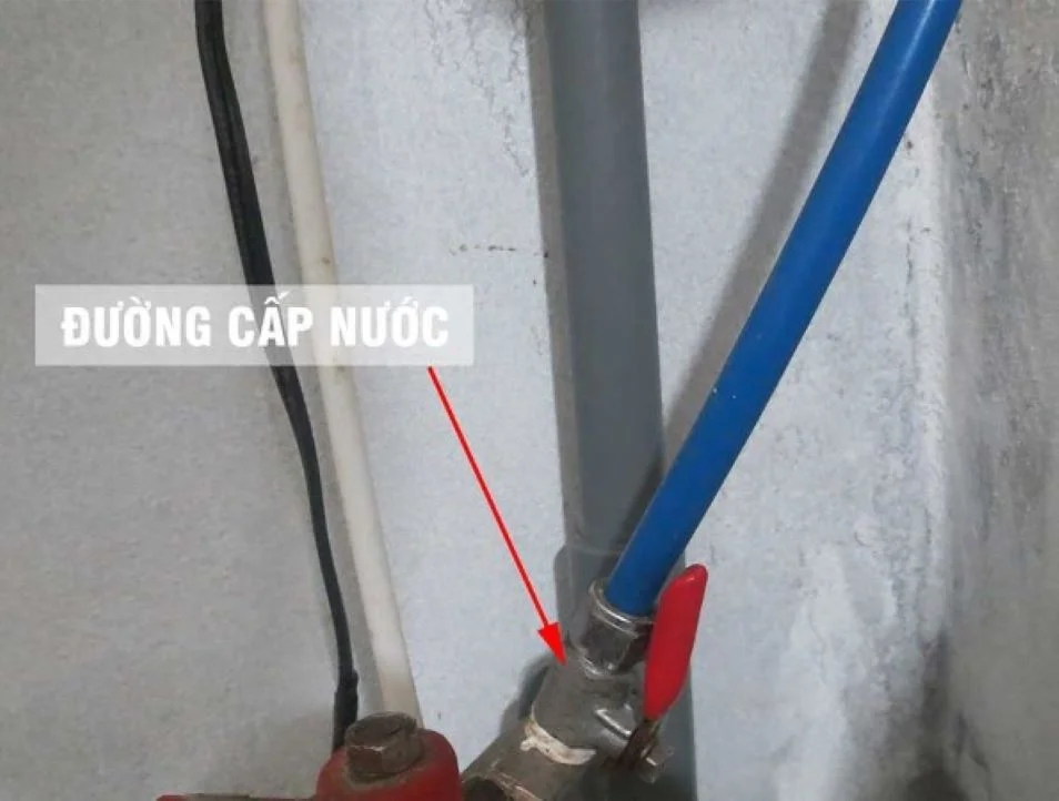 Lắp nhầm nguồn cấp nước