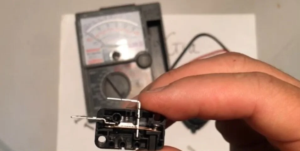 Van áp thấp xảy ra tình trạng hai tiếp điểm dính chặt nhau