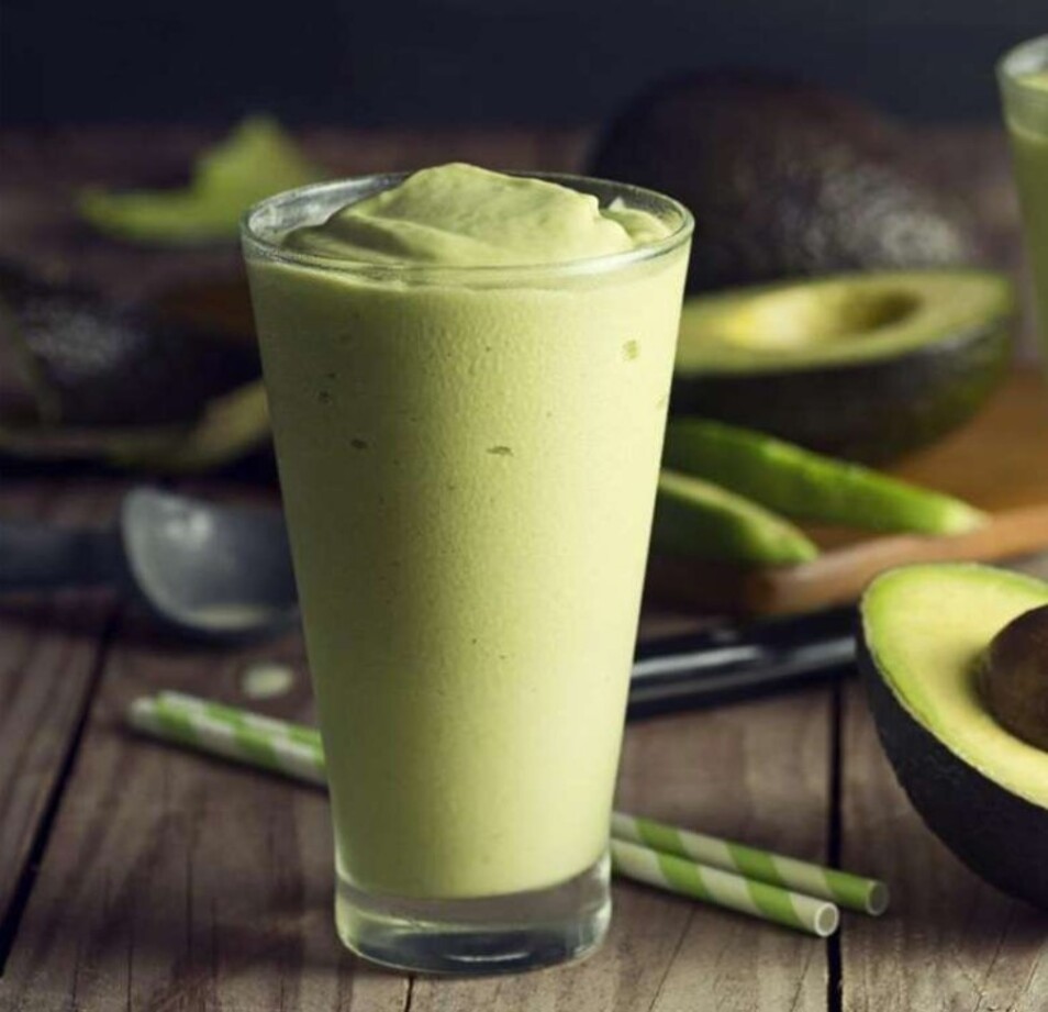 Pregnant women drink avocado smoothie