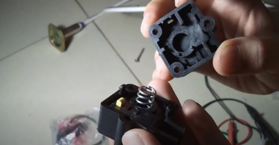 Đặt đúng chiều lò xo