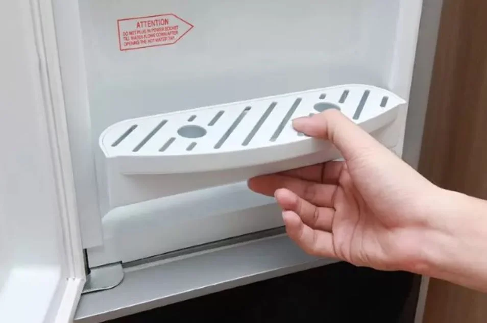 6-ve-sinh-may-loc-nuoc-nong-lanh-ca-ben-trong-va-ngoai