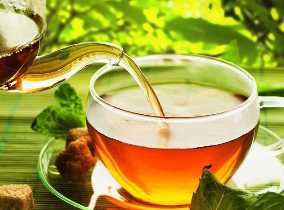 Drink tea at a boiling temperature of about 80 degrees.