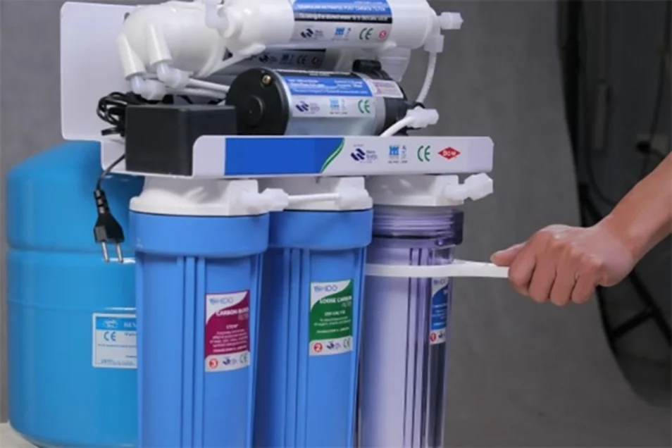 Air pressure that is too low or too high can prevent water from entering the pressure tank. In this case, you need to add more air or release some air from the tank.