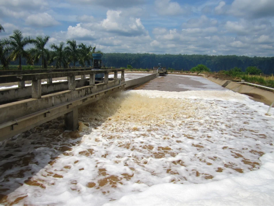 be-dieu-hoa-la-noi-nuoc-duoc-xao-tron-va-thoi-khi-lien-tuc-5