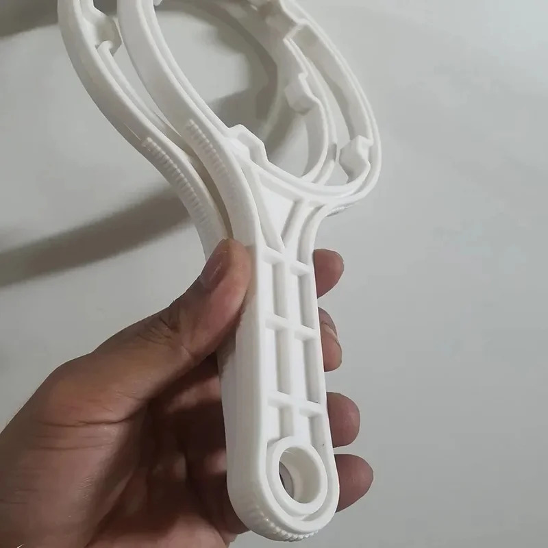 Để có thể tự thay lõi lọc nước tại nhà, bạn cần phải chuẩn bị đầy đủ dụng cụ