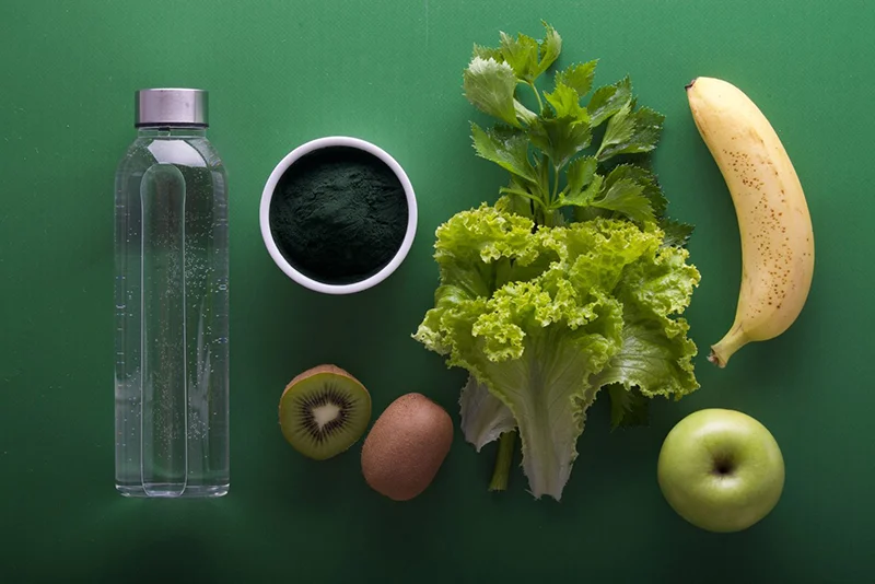 Detox combines plant milk, vegetables and bananas