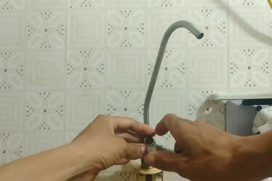 Khắc phục máy lọc nước ra nhỏ giọt do vòi nước kênh, hỏng khóa van