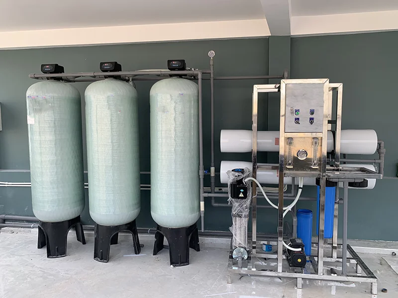 Hệ thống máy lọc phèn tiêu chuẩn có các cột lọc với dung tích lớn