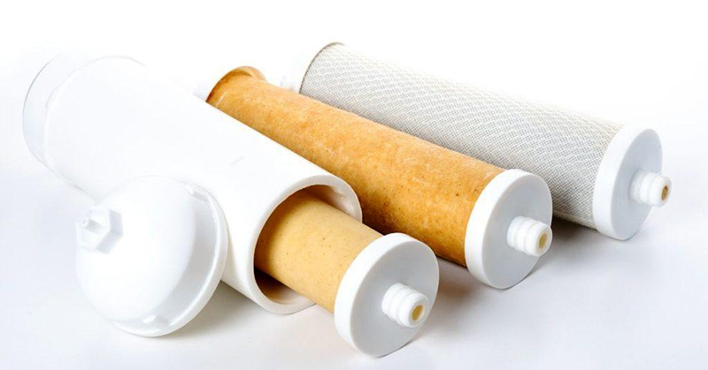 Lõi lọc nước lâu ngày không vệ sinh đóng thành cặn dày bẩn
