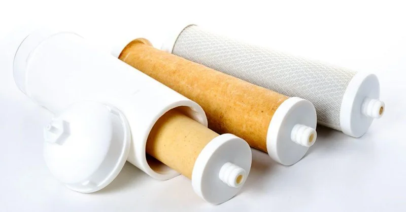 Lõi lọc nước lâu ngày không vệ sinh đóng thành cặn dày bẩn