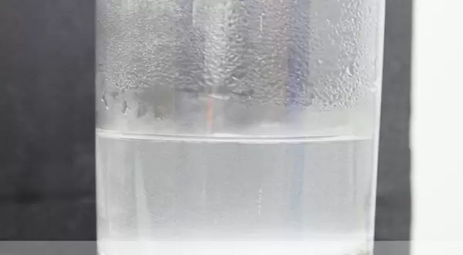 may-loc-nuoc-xuat-hien-vang-trang