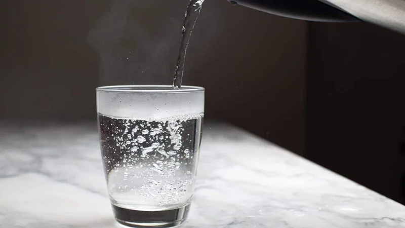 Nên uống nước ấm thay vì nước lạnh để bảo vệ sức khỏe của bạn