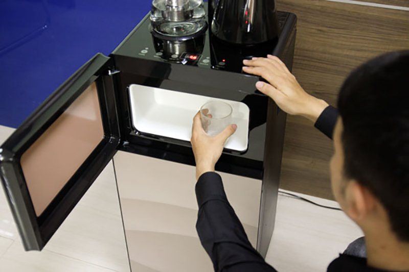 Ngăn chứa đồ chỉ nên để các vật dụng sạch sẽ, khô ráo tránh gây nhiễm khuẩn