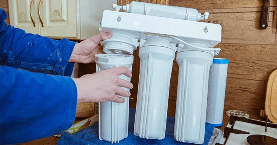 Water supply, booster pump, filter core and pressure tank are the locations that need to be checked and fixed when you notice signs of slow water flow from the water purifier.