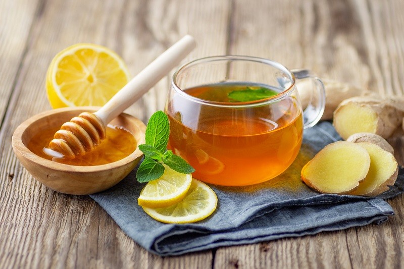 Nước chanh mật ong dịu nhẹ cho chị em vào buổi sáng sớm 
