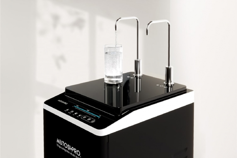 Nước Hydrogen ion kiềm cung cấp nước và khoáng nhanh chóng để tái tạo năng lượng