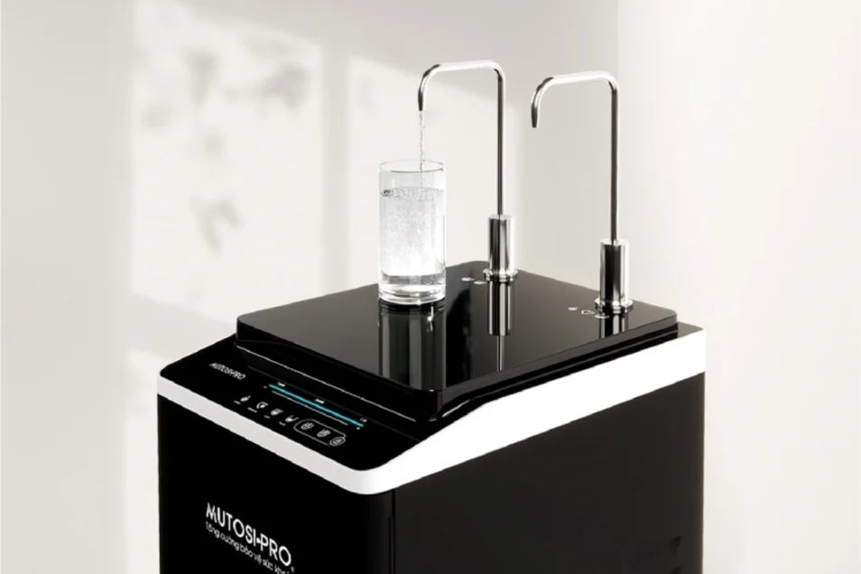 Nước Hydrogen ion kiềm cung cấp nước và khoáng nhanh chóng để tái tạo năng lượng