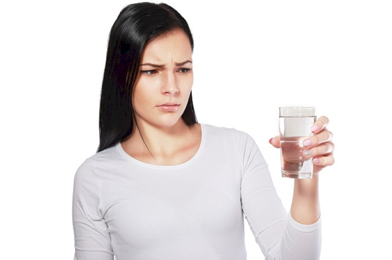 Nước nhiễm Asen có thể gây cảm giác buồn nôn khi uống