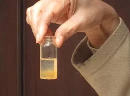 Nước nhiễm phèn nặng có màu vàng đục