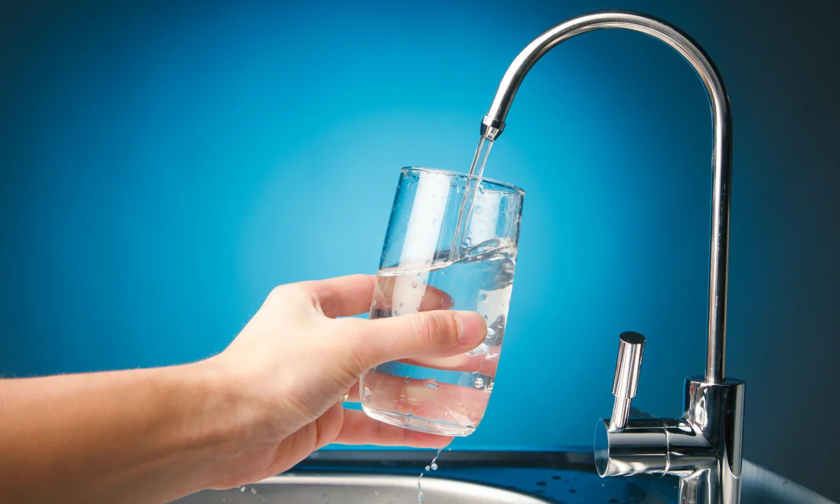 Máy lọc nước có đắt không? Nên chọn máy giá rẻ hay đắt?