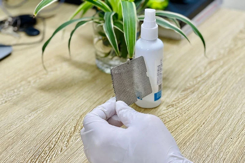 Mesh electrode plate has good electrolysis performance but complicated manual cleaning cycle