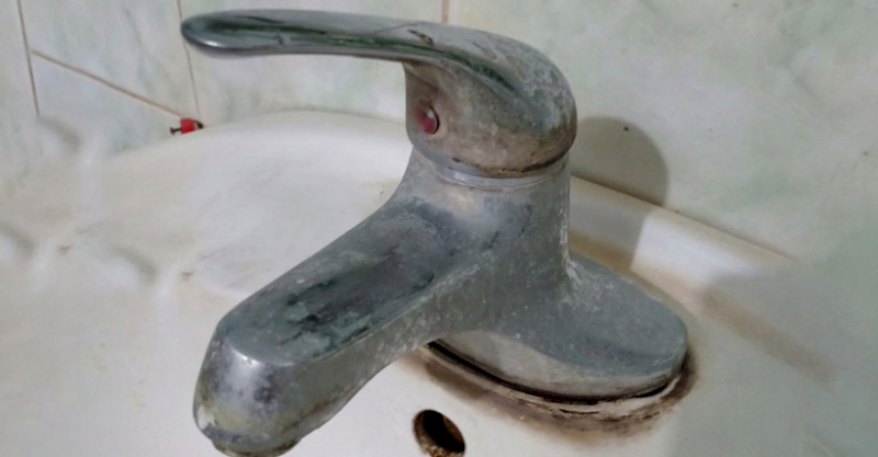 Sanitary equipment exposed to iron-contaminated water for a long time forms rust stains.