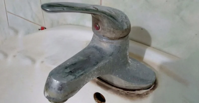 Sanitary equipment exposed to iron-contaminated water for a long time forms rust stains.