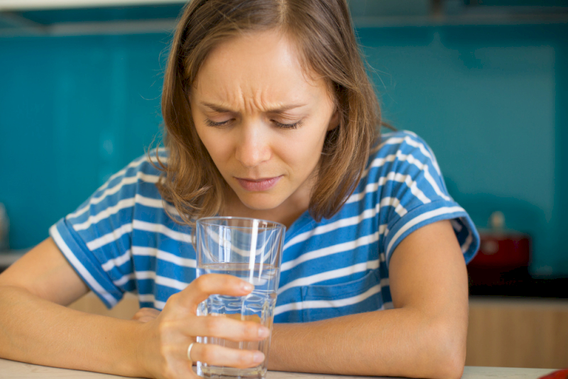 Drinking spoiled water can lead to digestive disorders.