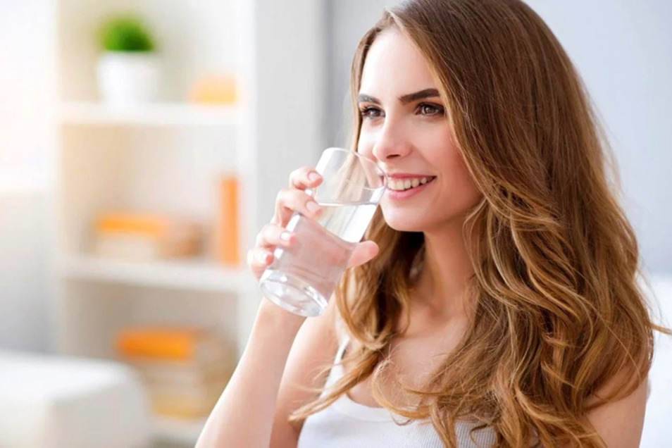 uong-nuoc-dung-thoi-diem-giup-ban-co-lan-da-khoe-dep-hon-1