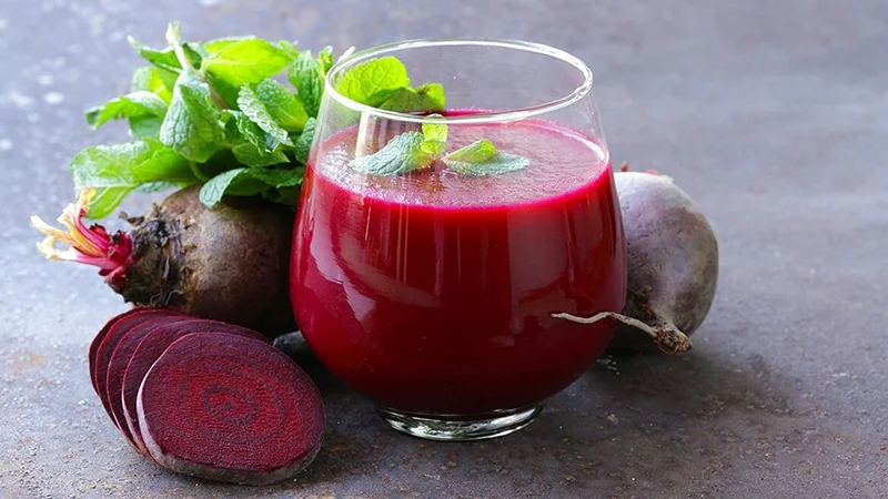 Uống nước ép củ dền đúng mùa để tránh hàm lượng chất hóa học