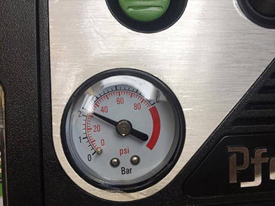 ap-suat-lop-tren-xe-bmw