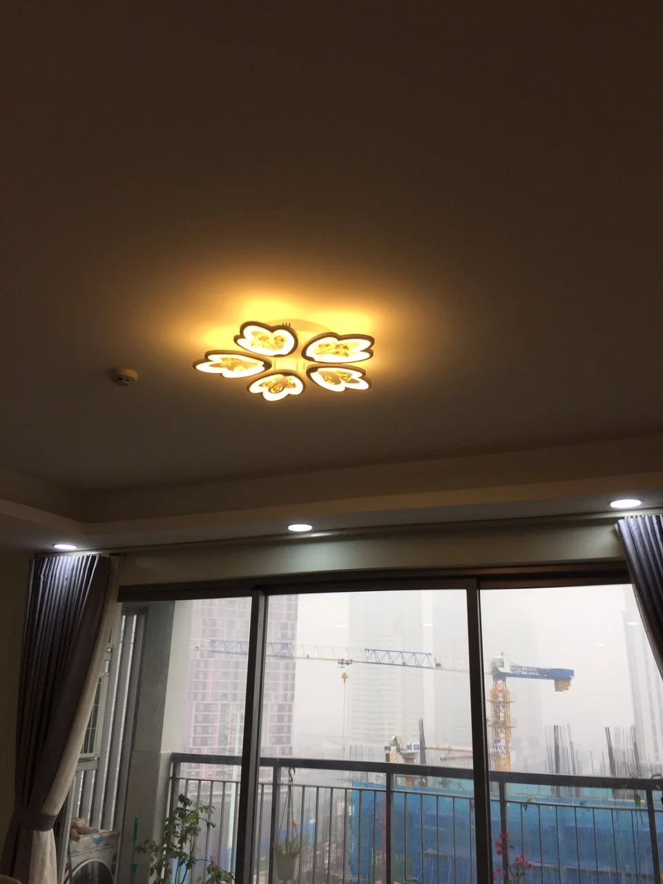 Đèn ốp trần hoa mai pha lê 5 cánh HTOP-019