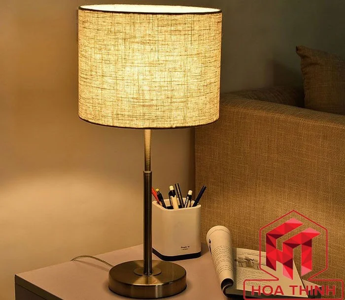 Đèn để bàn phòng ngủ đơn sắc